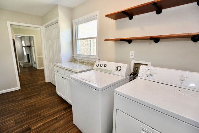 Building Photo - Ranch Home - Red Mill Farm - Available 11-...