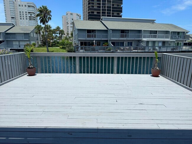 Building Photo - 4949 N Hwy A1A