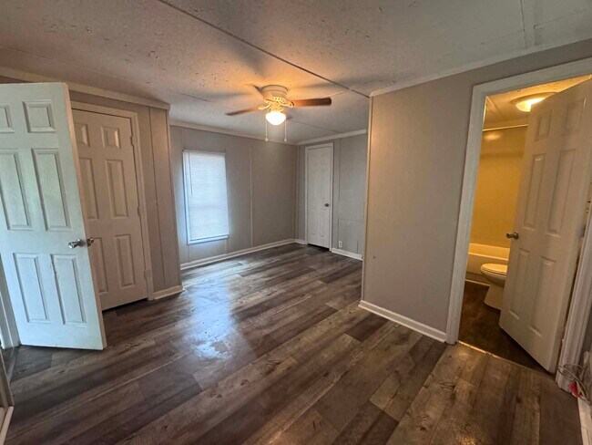 Building Photo - 613 E Johnston-AVS