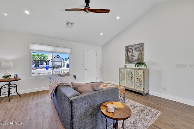 Building Photo - 1362 E Wickieup Ln