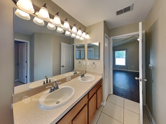 Building Photo - 7237 Twin Cedar Ln