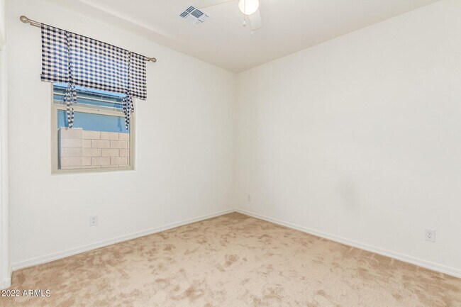 Building Photo - 8759 S 168th Dr