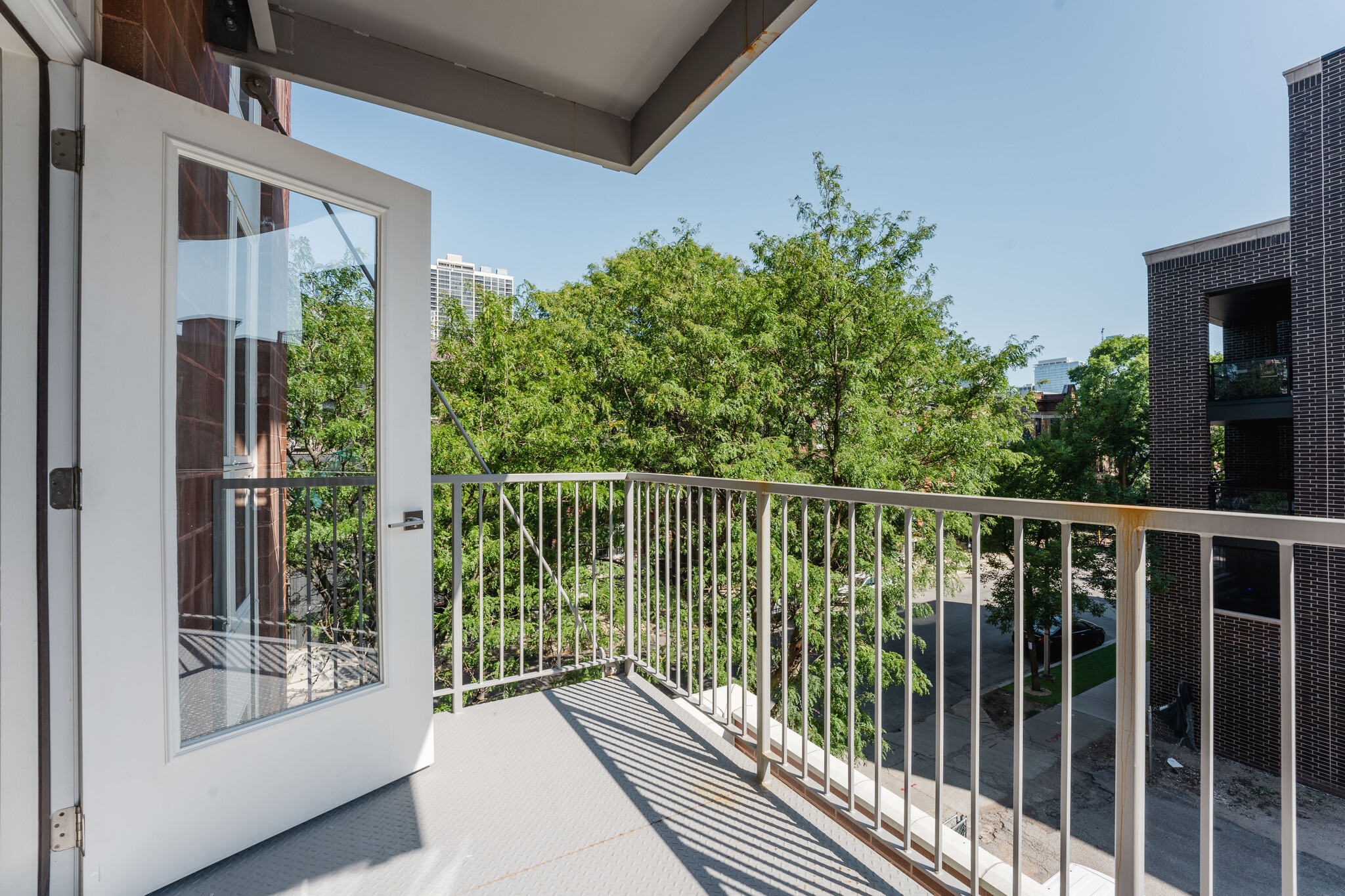 Building Photo - 301 W North Ave