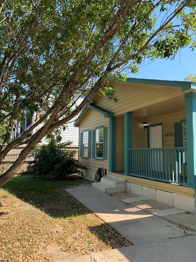 Building Photo - 6723 Del Rio St