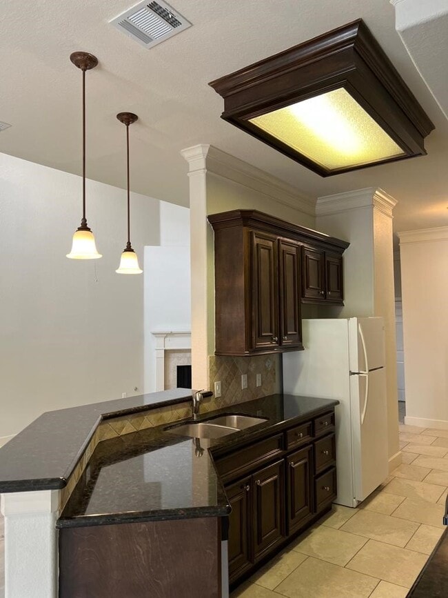 Building Photo - 2865 Westhollow Dr