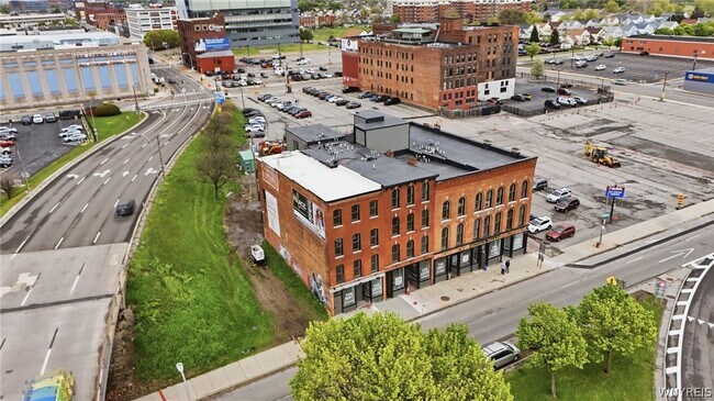 Building Photo - 136 Seneca St
