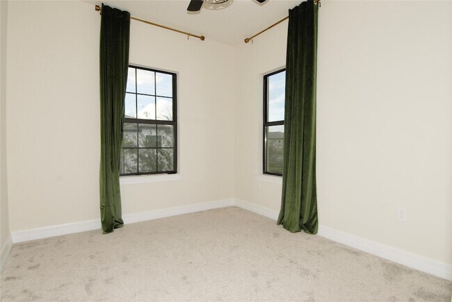 Building Photo - 4628 Pinehurst Trl E