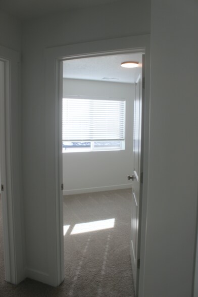 Building Photo - 98 E 1760 N