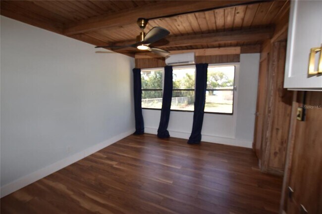 Building Photo - 1918 Sunset Ln