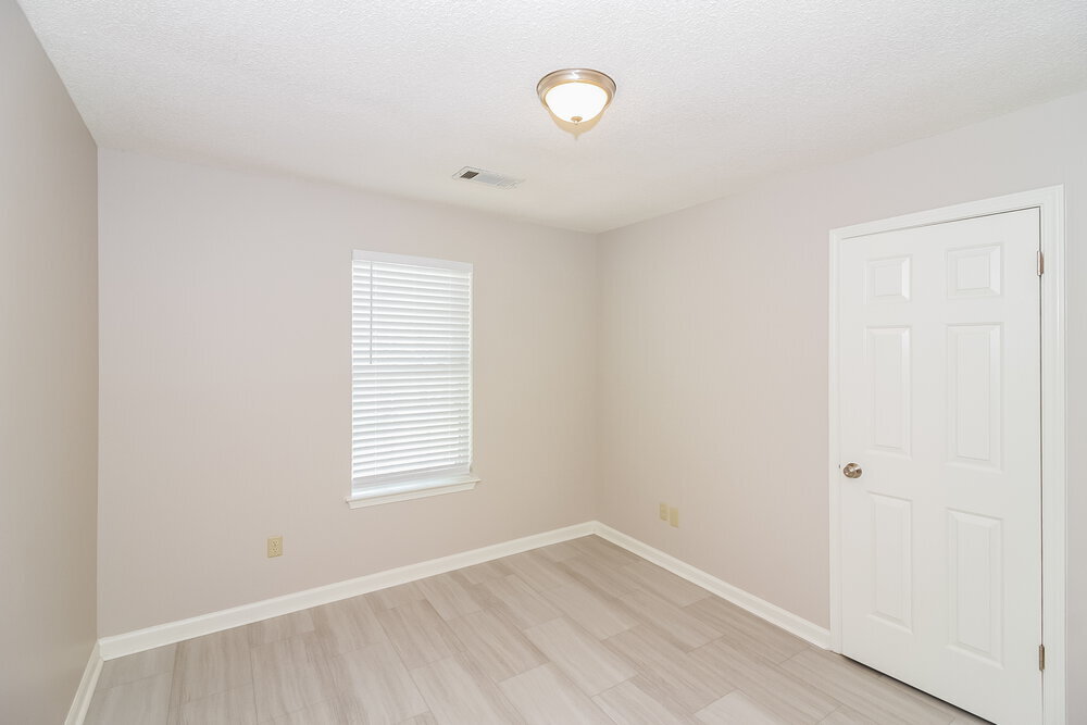 Building Photo - 8056 Sandywood Ln