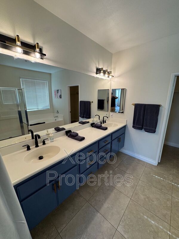 Building Photo - 80746 Diamondback Trail