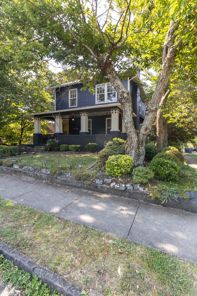 Building Photo - 602 Caswell Ave