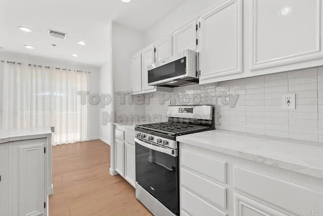 Building Photo - ***Beautiful Like-New 2 bed / 2.5 bath / 1...
