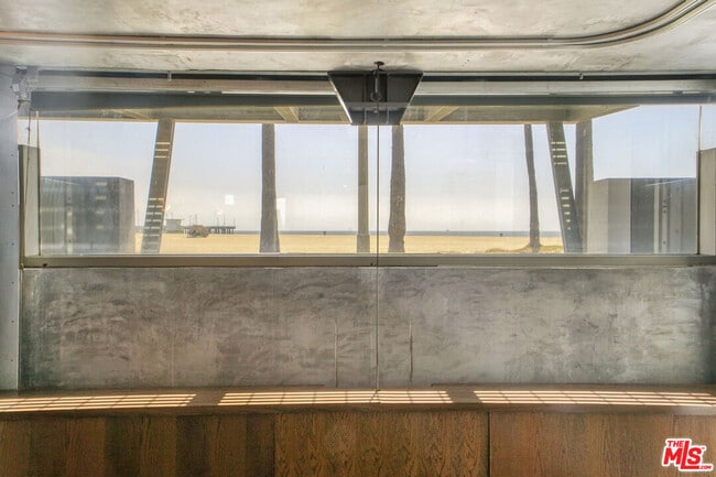 Building Photo - 2911 Ocean Front Walk