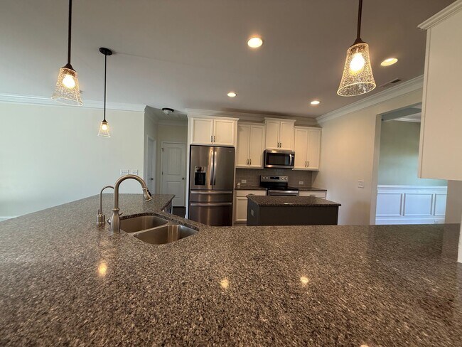 Building Photo - Beautiful unfurnished 5 Bedroom 3 Bath home in The Preserve at Tidewater Sneads Ferry