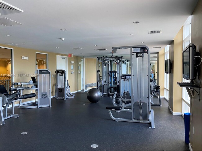Building Photo - 1745 E Hallandale Beach Blvd