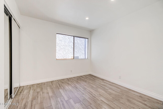 Building Photo - 1236 Elsinor Ave