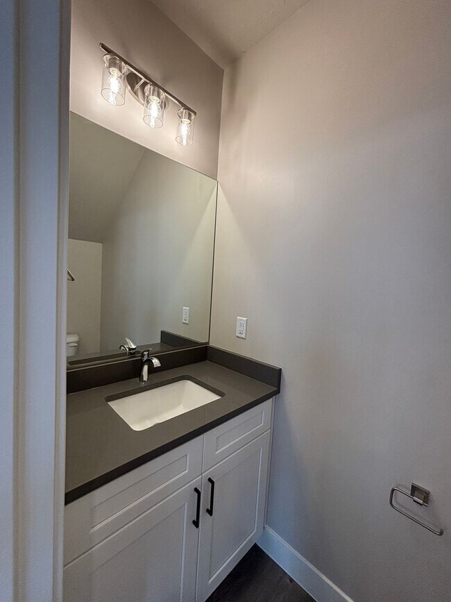 Building Photo - BRAND NEW TOWNHOME FOR RENT!