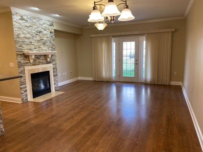 Building Photo - 3804 Thornhill Cir