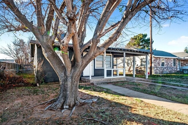 Building Photo - 2011 W 16th St