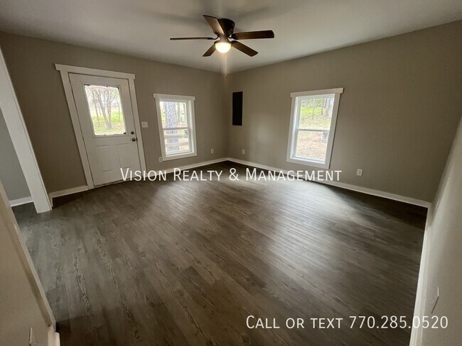 Building Photo - 137 Red Oak Dr