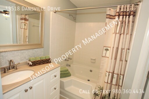 Building Photo - 13518 Dansville Dr
