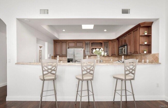 Building Photo - 1835 S Barrington Ave