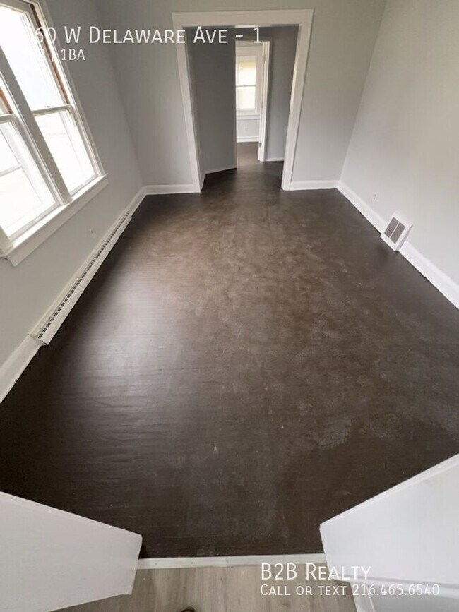 Building Photo - 960 W Delaware Ave