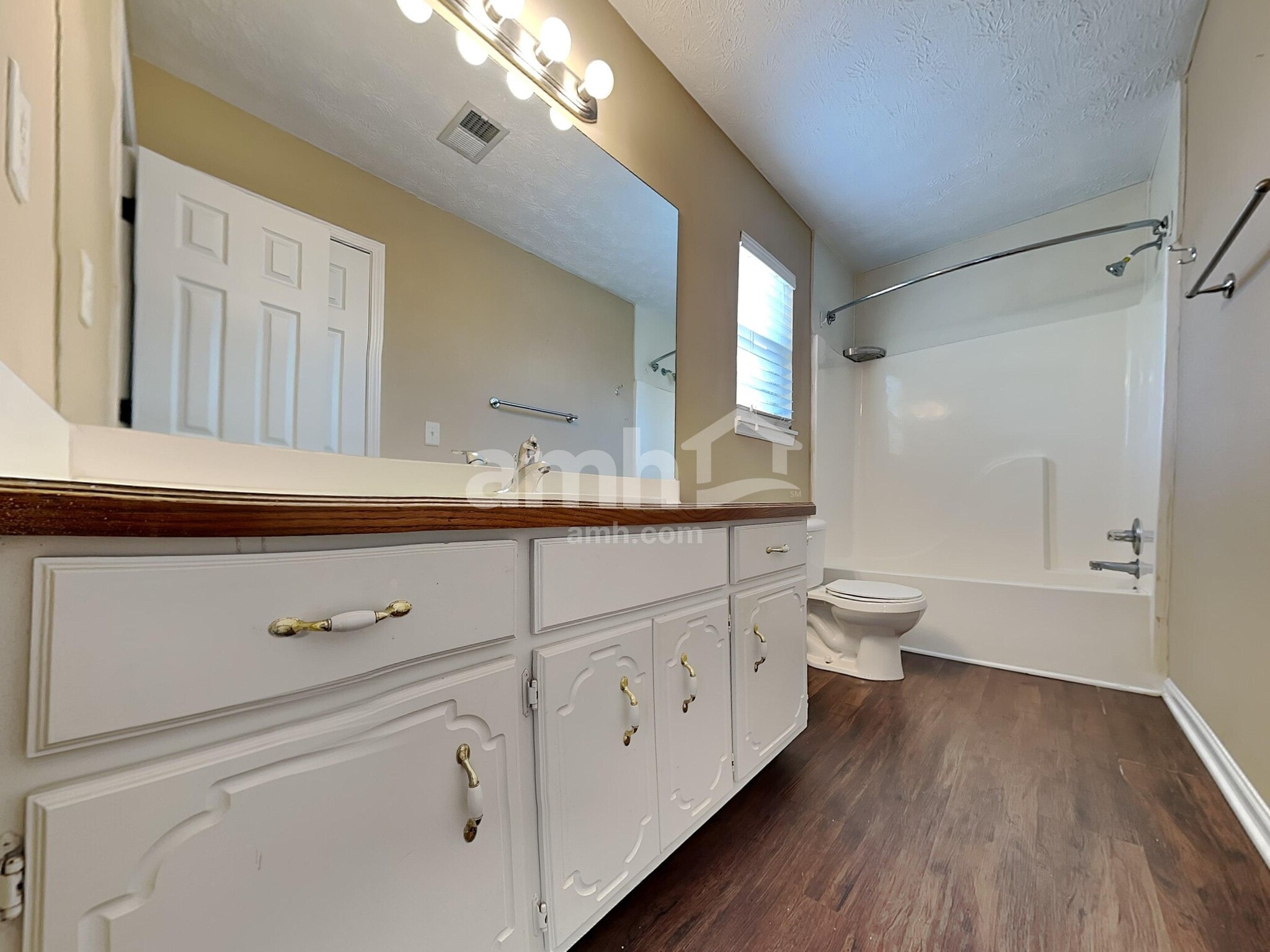 Building Photo - 685 Oxford Hall Dr SW