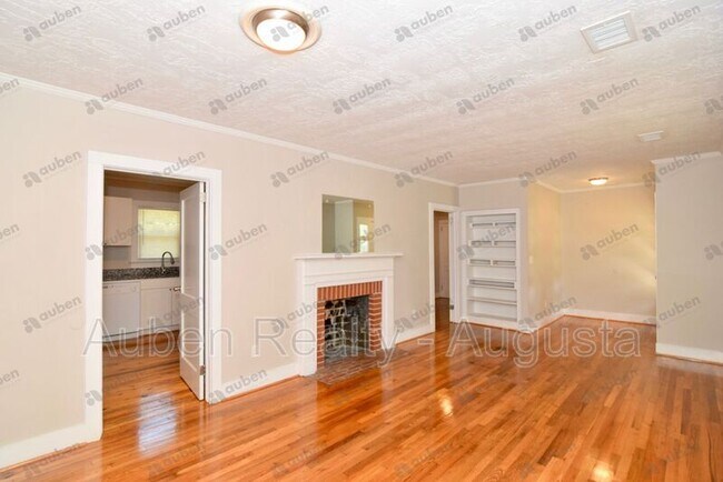 Building Photo - 2037 Spring Hill Ter