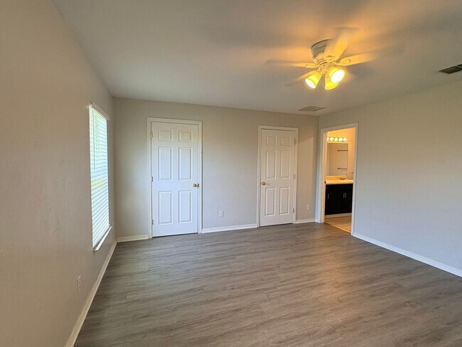 Building Photo - 1732 SW 21st Ln