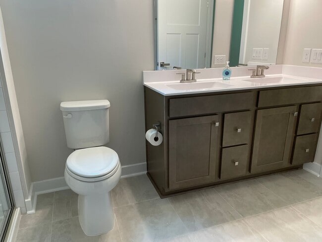 Building Photo - 3 Bedroom 2 Bathroom House In Hickman's Cr...