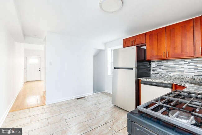 Building Photo - 2726 Edgemont St