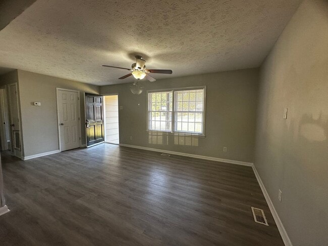 Building Photo - 6337 Paddington Ct