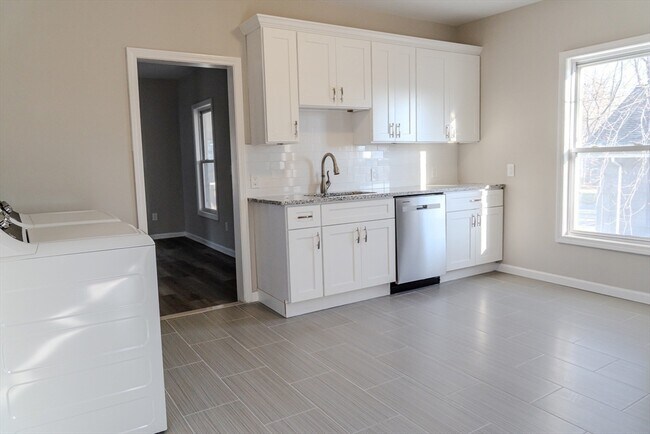 Building Photo - 57 Cottage St