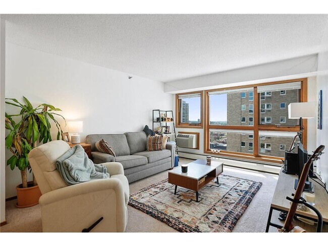 Primary Photo - 433 S 7th St