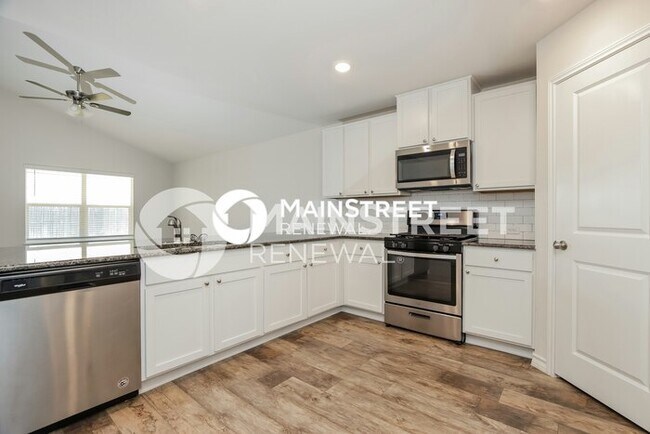 Building Photo - 4 Bedroom Pet-Friendly Home in SAINT HEDWIG, TX with Main Street Renewal