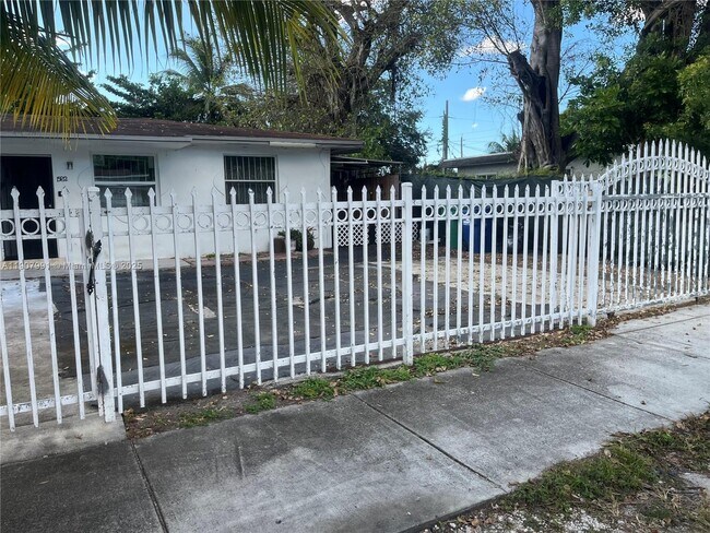 Building Photo - 15812 NW 39th Ct