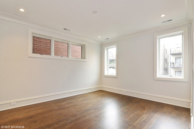 Building Photo - 3533 N Wilton Ave