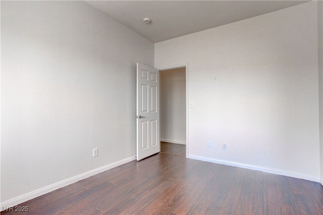 Building Photo - 5694 Snow Drop St