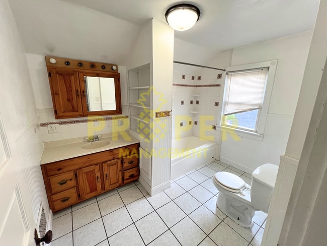 Building Photo - 2 bedrooms 1 bathroom house