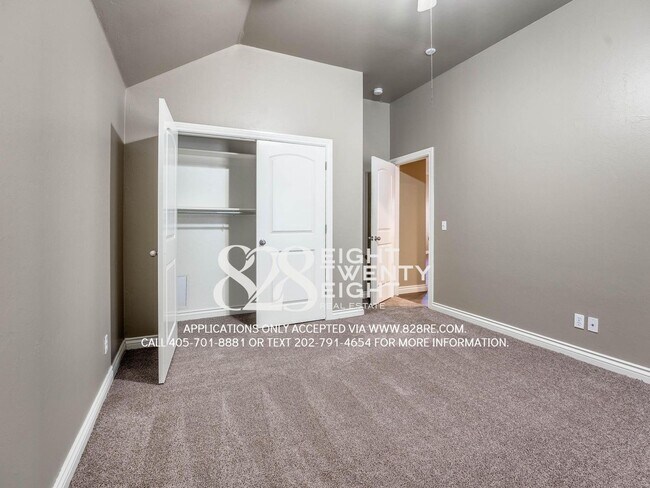 Building Photo - NEW TO THE MARKET!  Spacious 4 Bed/2 Bath Near very Close to Campus!!