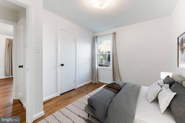 Building Photo - 5014 Sheridan St