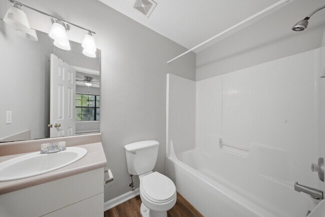 Building Photo - 2 bedroom x 2.5 bathroom! Great Location and Price! Guest Bathroom!