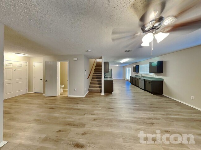 Building Photo - 211 Meagan St