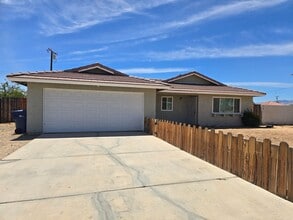 Building Photo - For Rent in California City – 3 Bed / 2 Ba...