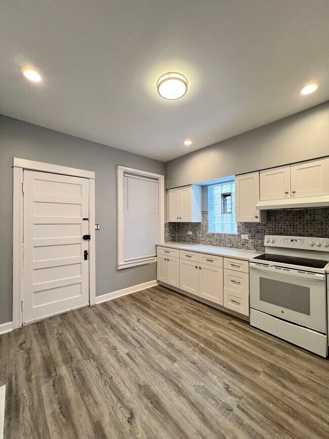 Building Photo - 6810 S Calumet Ave