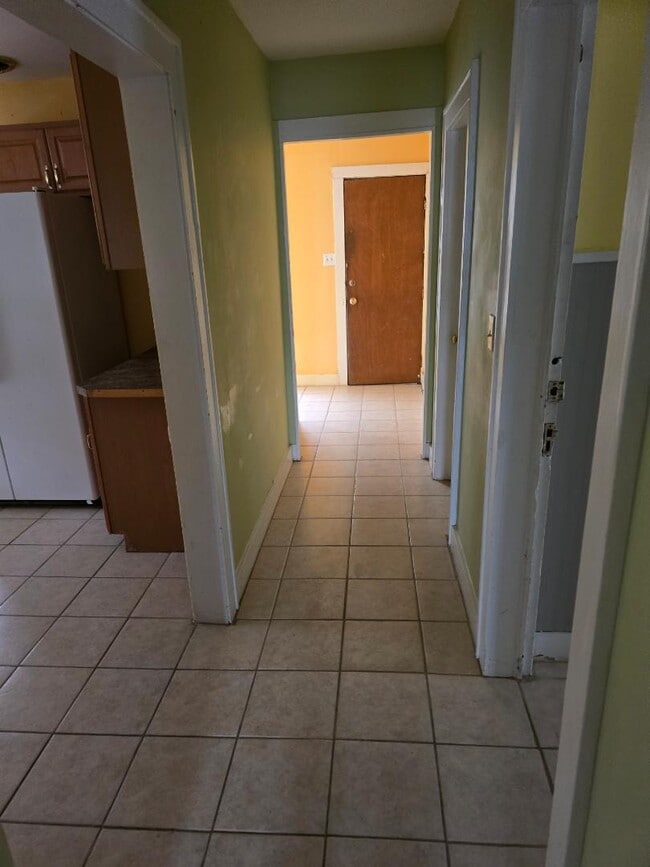 Building Photo - 221 E Lincoln Ave