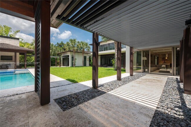 Building Photo - 9000 SW 63rd Ct