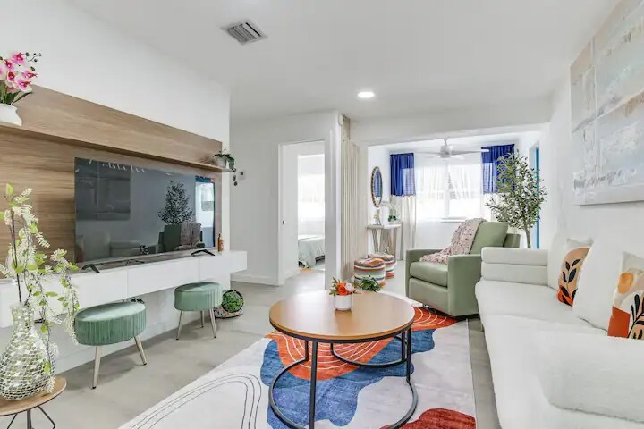 Building Photo - 2629 SW 6th Ct